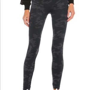 Spanx leggings tights in camo / Size XL